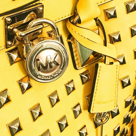 MK MICHAEL KORS | Hamilton Saffiano Leather Yellow Studded Purse | Lock & Key - Picture 5 of 16